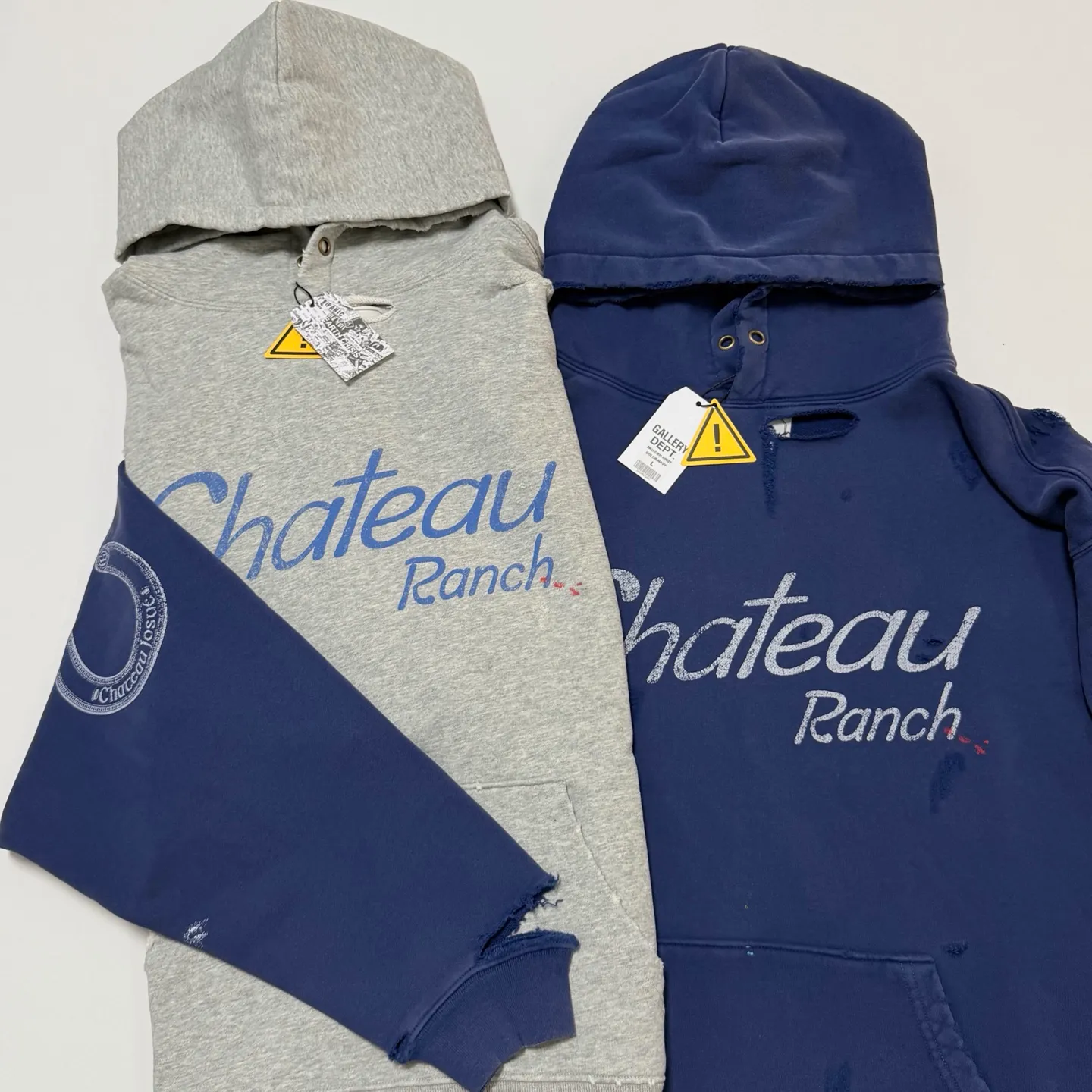 GALLERY DEPT. CHATEAU RANCH HOODIE Horseshoe Chateau ink-splashed damage hoodie blue/washed gray S-XL Assute reactive dyes, ready-to-wear horsetail fading processing, post-color frying processing, super heavy and tedious work, many cuts and hanging wormhole damage processing➕hand-splashing ink, very time-consuming and labor-intensive Correct version Original main mark➕Large main mark➕Yellow wash mark The original BOXY short and wide version has not been changed at all. God-cut. Authentic level printing process. Post-washing treatment to show natural aging effect.